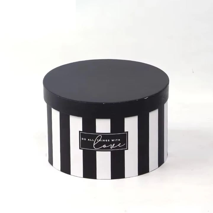 Barrel-shaped boxes with curved sides