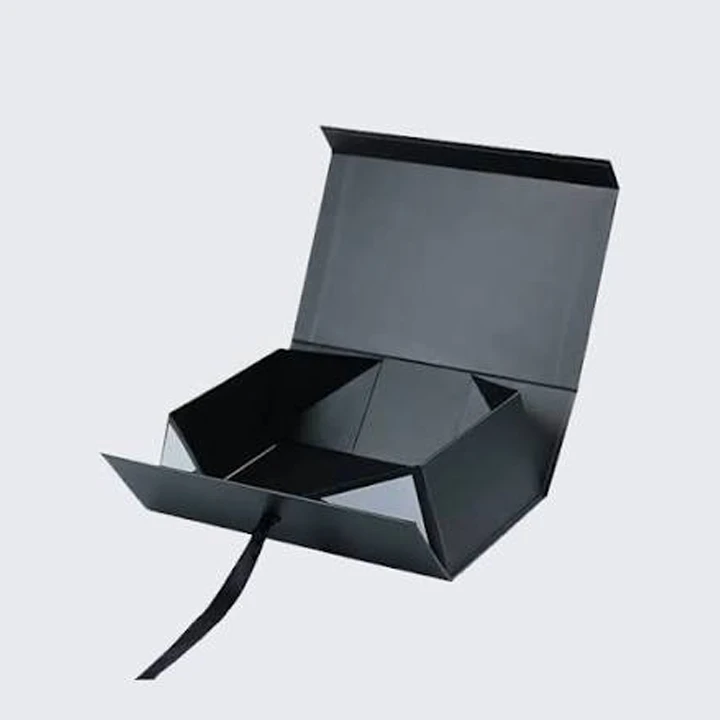Foldable rigid box with collapsible sides