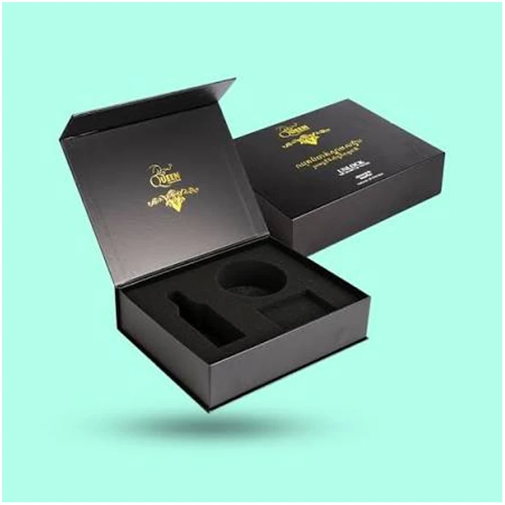 Rigid gift box with magnetic closure