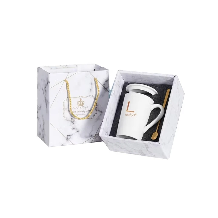 Cardboard insert holding mugs and cups