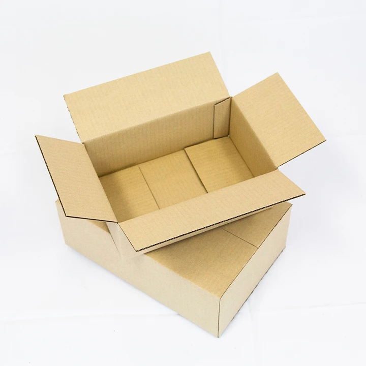 Corrugated carton with standard slotted flaps