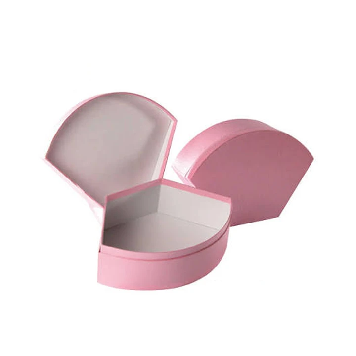 Shell-shaped boxes with curved ridges