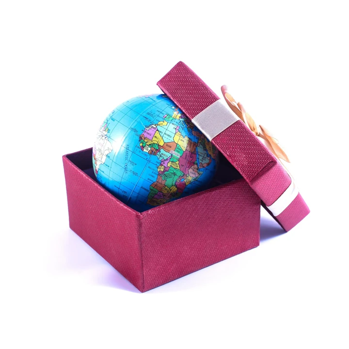 Spherical gift boxes with smooth rounded shape