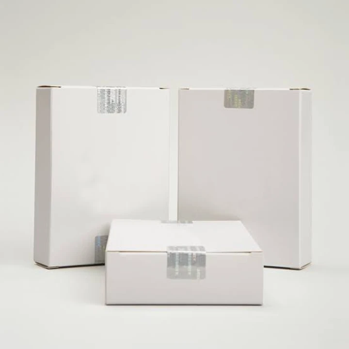 Tamper-evident pharma box with sealed closure
